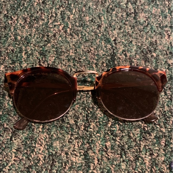 Accessories - Brown Sunglasses